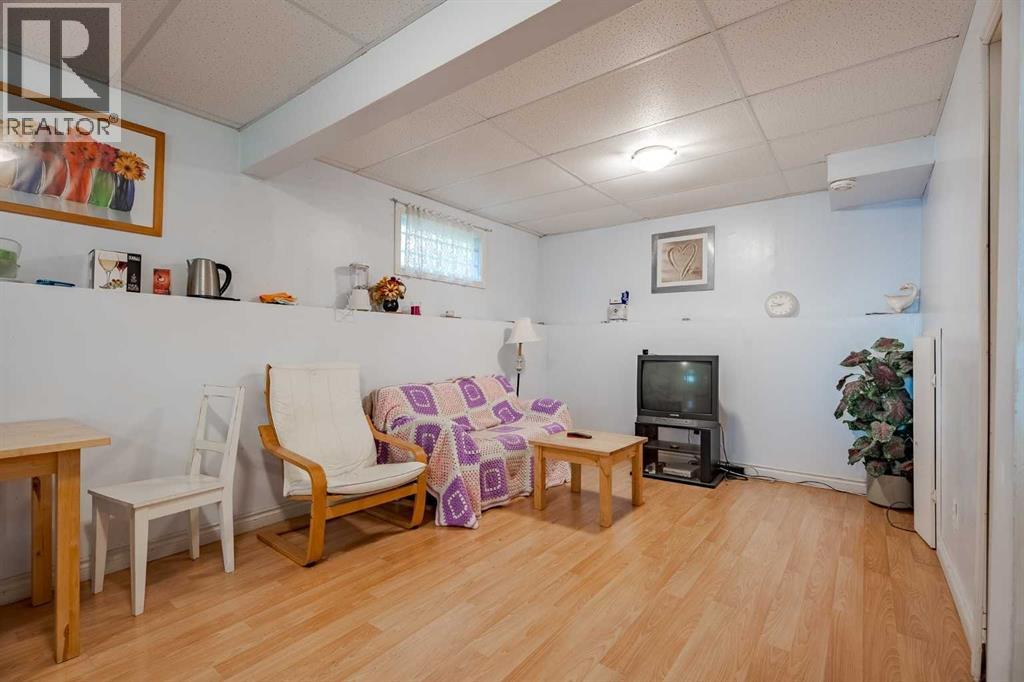 Photo 11 of 3152 Blakiston Drive Nw, Calgary AB