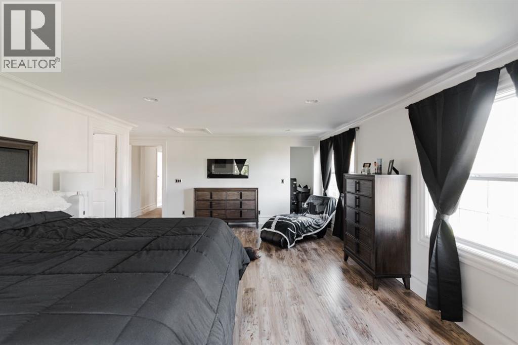 Photo 25 of 49 Poplar Crescent, Gregoire Lake Estates AB
