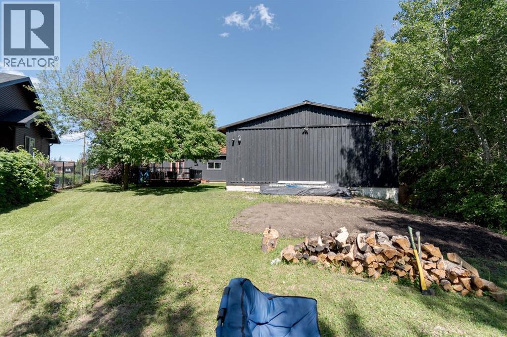 Photo 44 of 49 Poplar Crescent, Gregoire Lake Estates AB