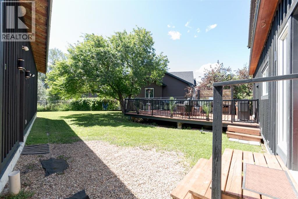Photo 39 of 49 Poplar Crescent, Gregoire Lake Estates AB