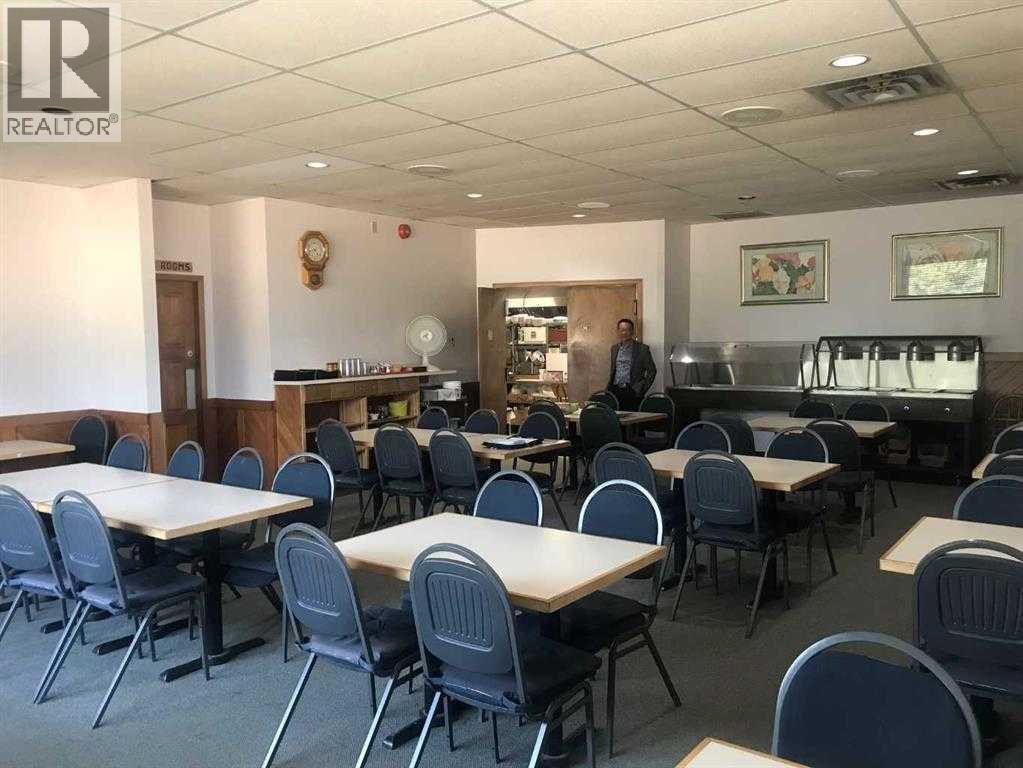 4904 54 Street - Photo 2 of 10, Forestburg, Alberta