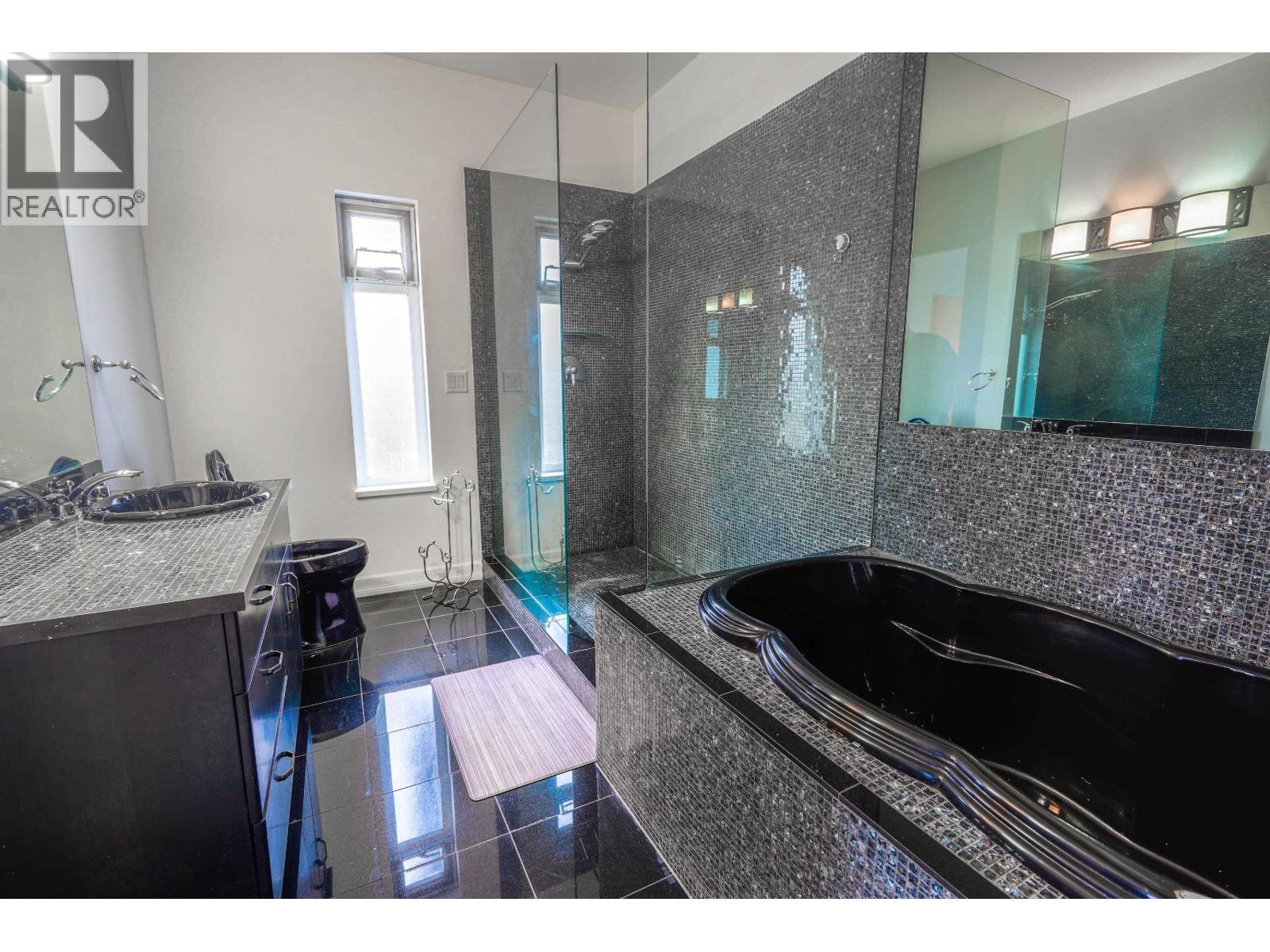 5628 MEDUSA PLACE, Sechelt