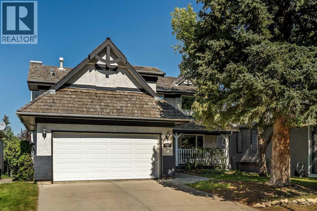 Photo 3 of 123 Scenic Park Crescent Nw, Calgary AB