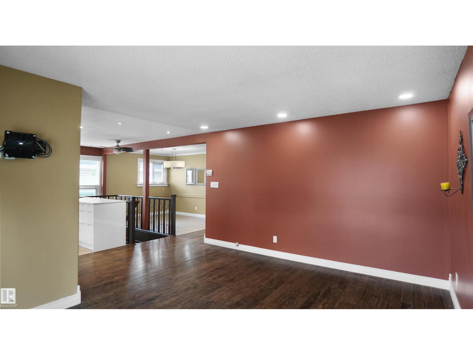 Photo 20 of 1228 65 St Nw, Edmonton AB