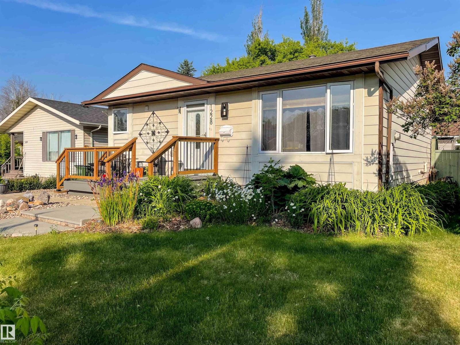 Photo 3 of 1228 65 St Nw, Edmonton AB