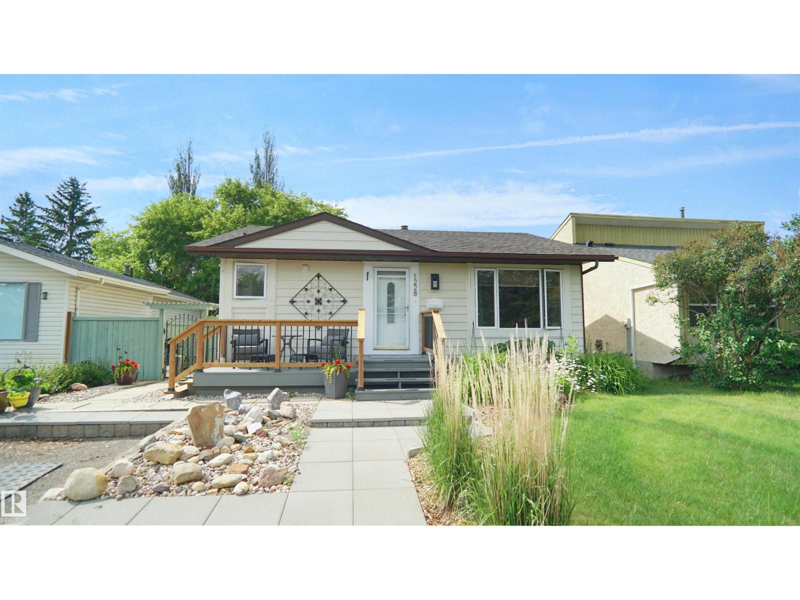 Photo 4 of 1228 65 St Nw, Edmonton AB