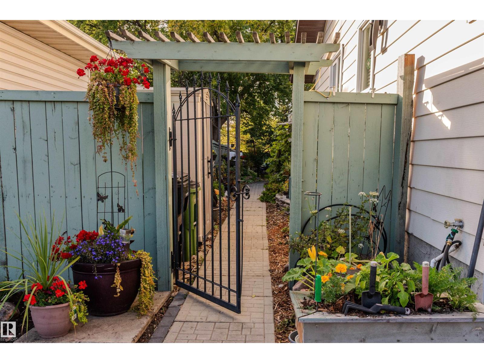 Photo 53 of 1228 65 St Nw, Edmonton AB