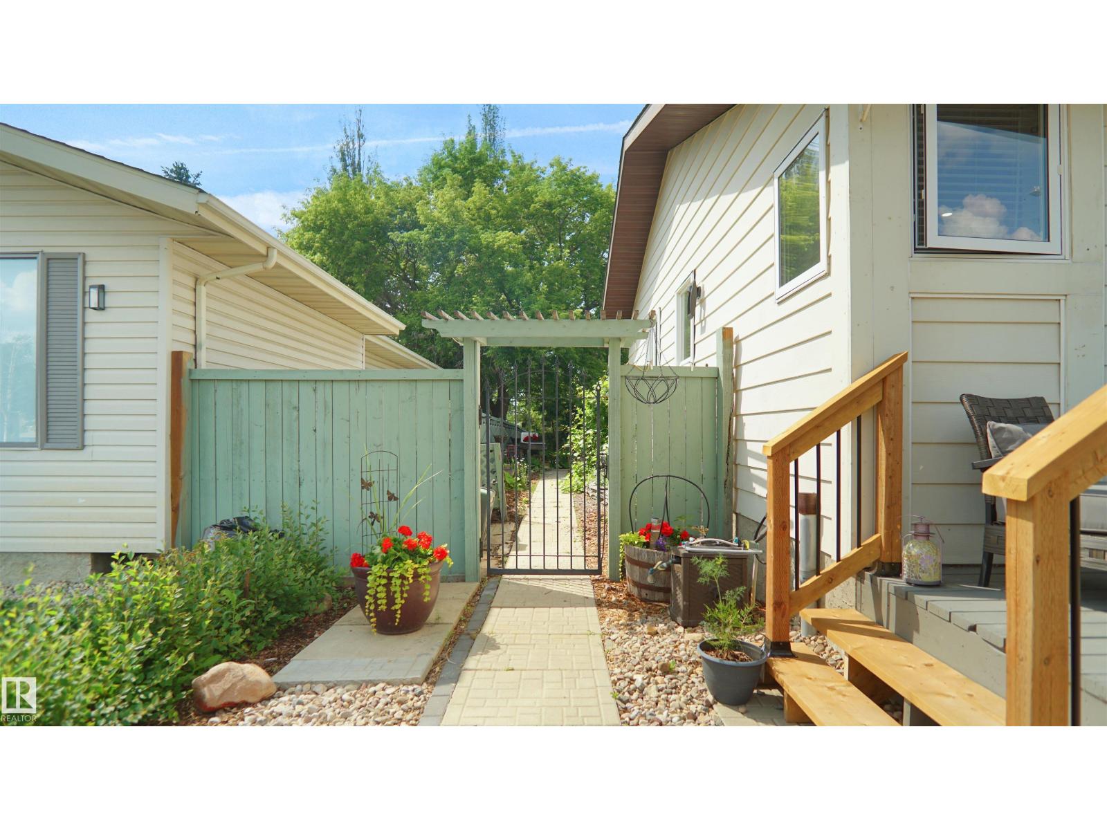Photo 7 of 1228 65 St Nw, Edmonton AB