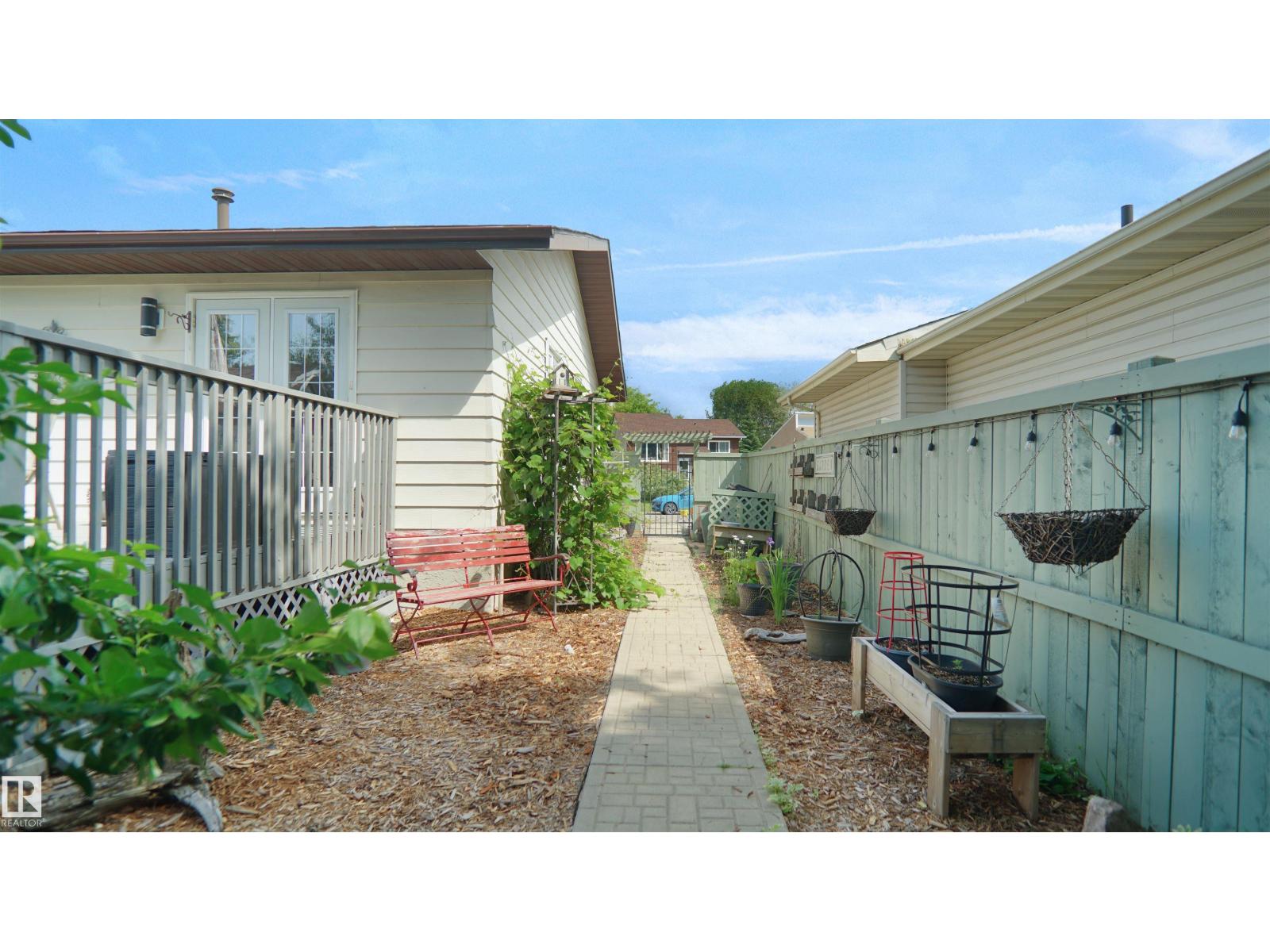 Photo 8 of 1228 65 St Nw, Edmonton AB