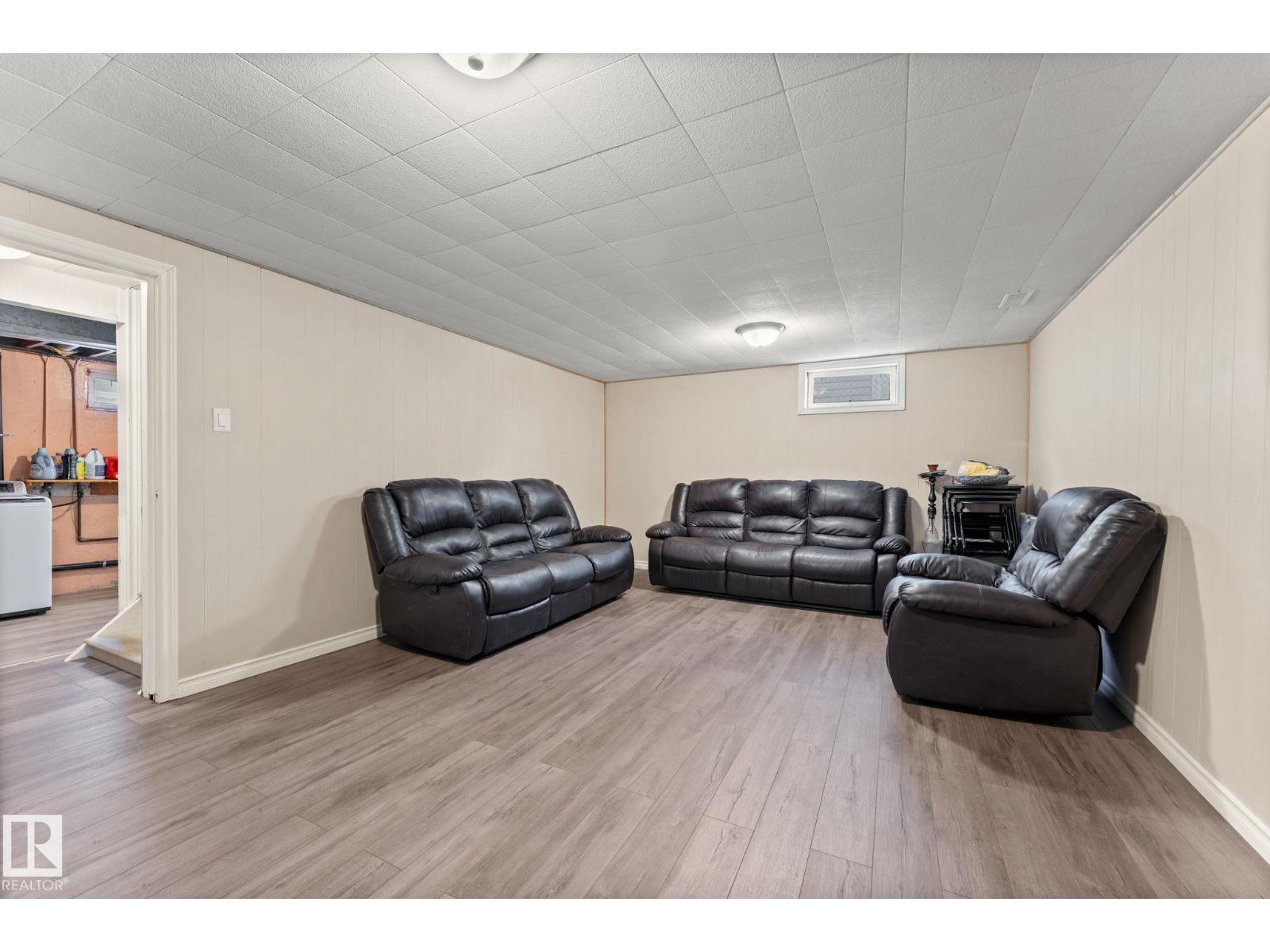 Photo 23 of 8216 133 A Av Nw, Edmonton AB
