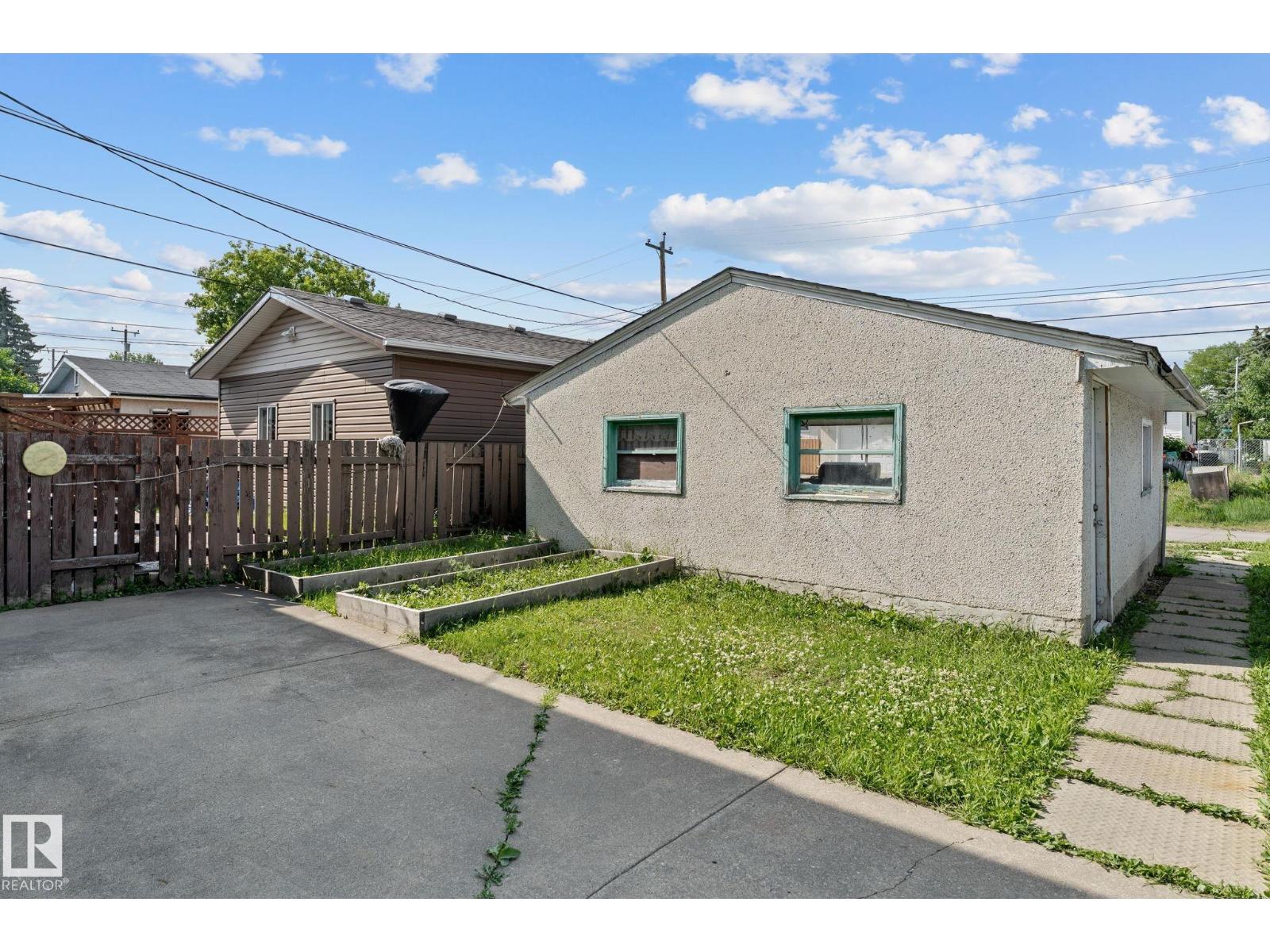 Photo 27 of 8216 133 A Av Nw, Edmonton AB