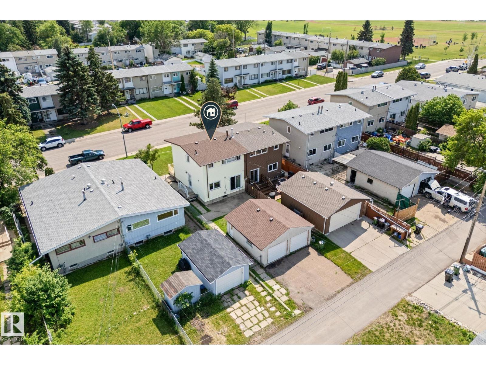 Photo 33 of 8216 133 A Av Nw, Edmonton AB