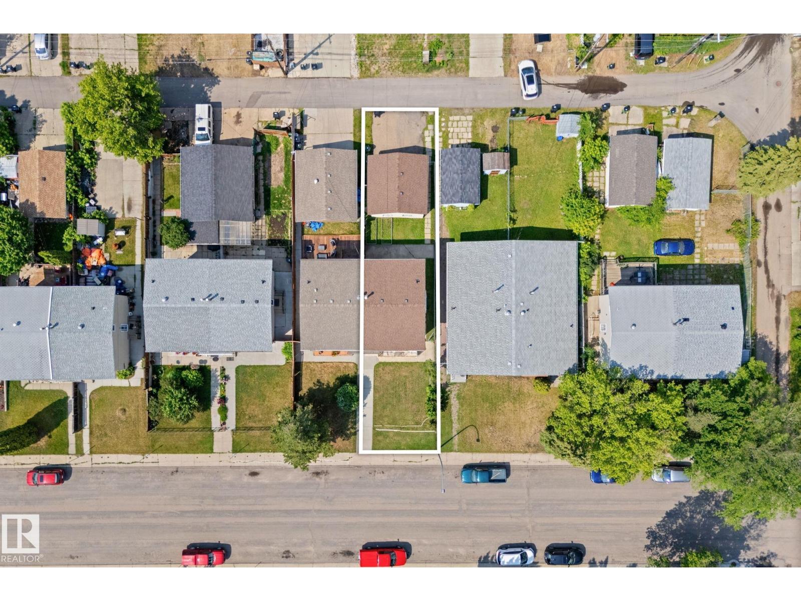 Photo 34 of 8216 133 A Av Nw, Edmonton AB