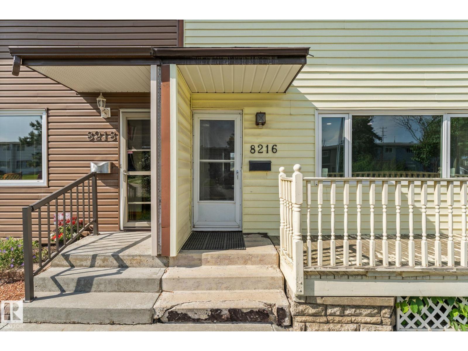 Photo 3 of 8216 133 A Av Nw, Edmonton AB