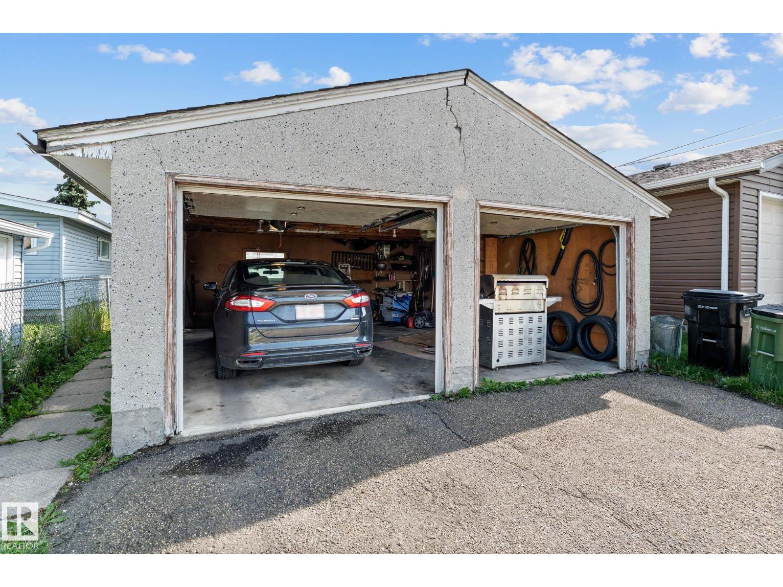 Photo 28 of 8216 133 A Av Nw, Edmonton AB