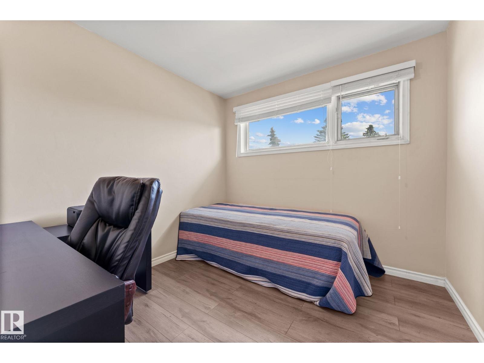 Photo 18 of 8216 133 A Av Nw, Edmonton AB