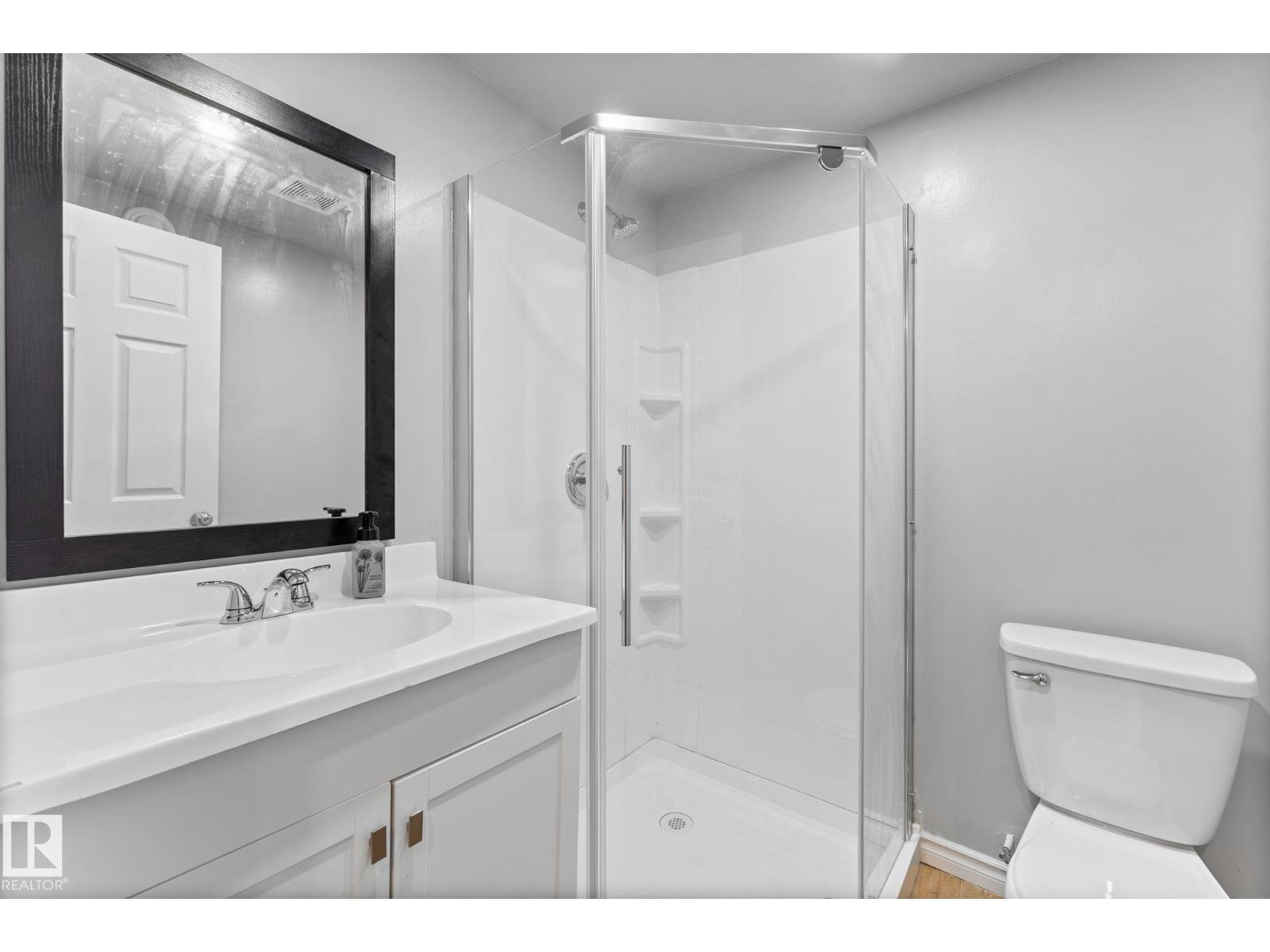 Photo 25 of 8216 133 A Av Nw, Edmonton AB