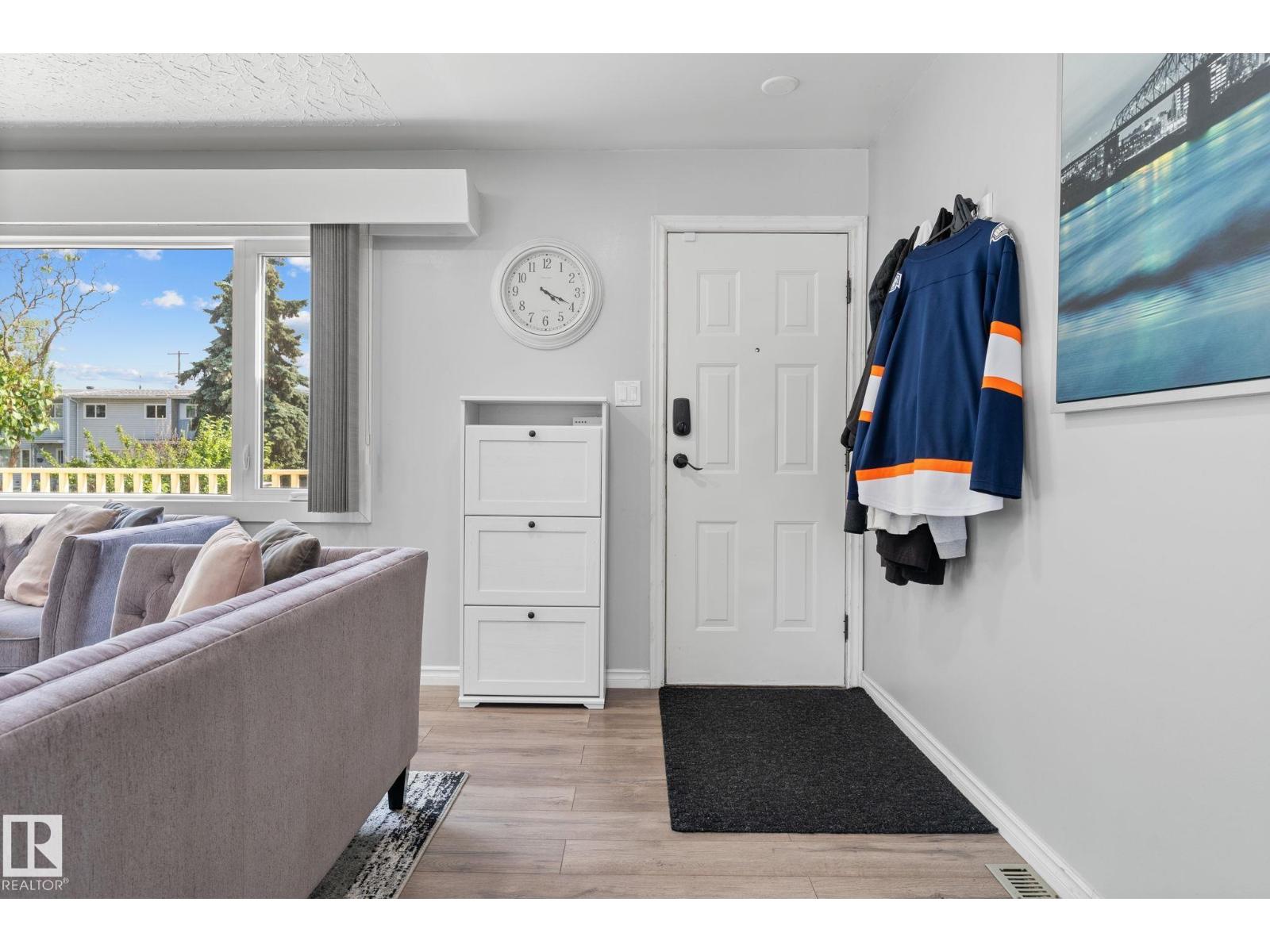 Photo 4 of 8216 133 A Av Nw, Edmonton AB