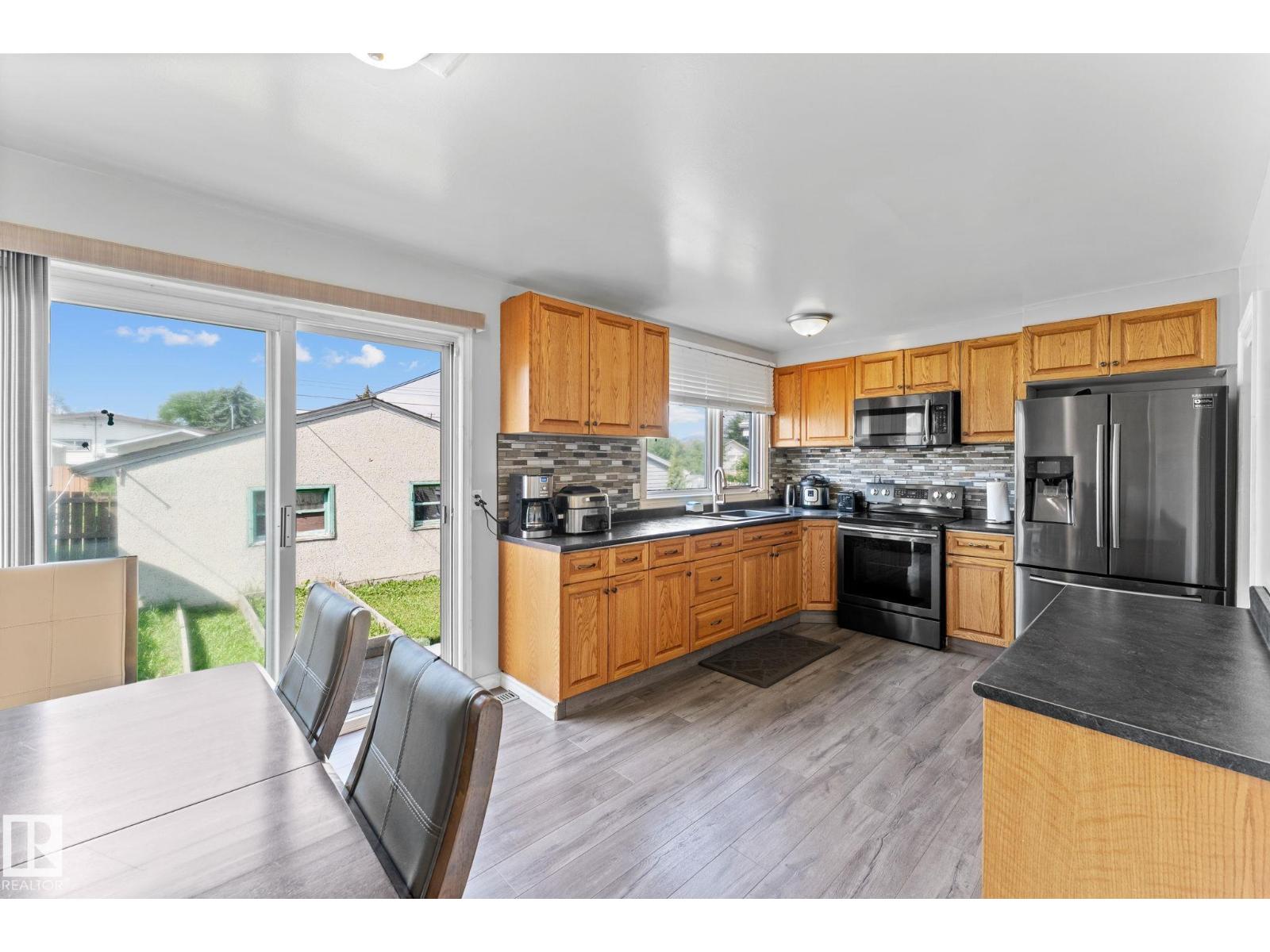 Photo 9 of 8216 133 A Av Nw, Edmonton AB