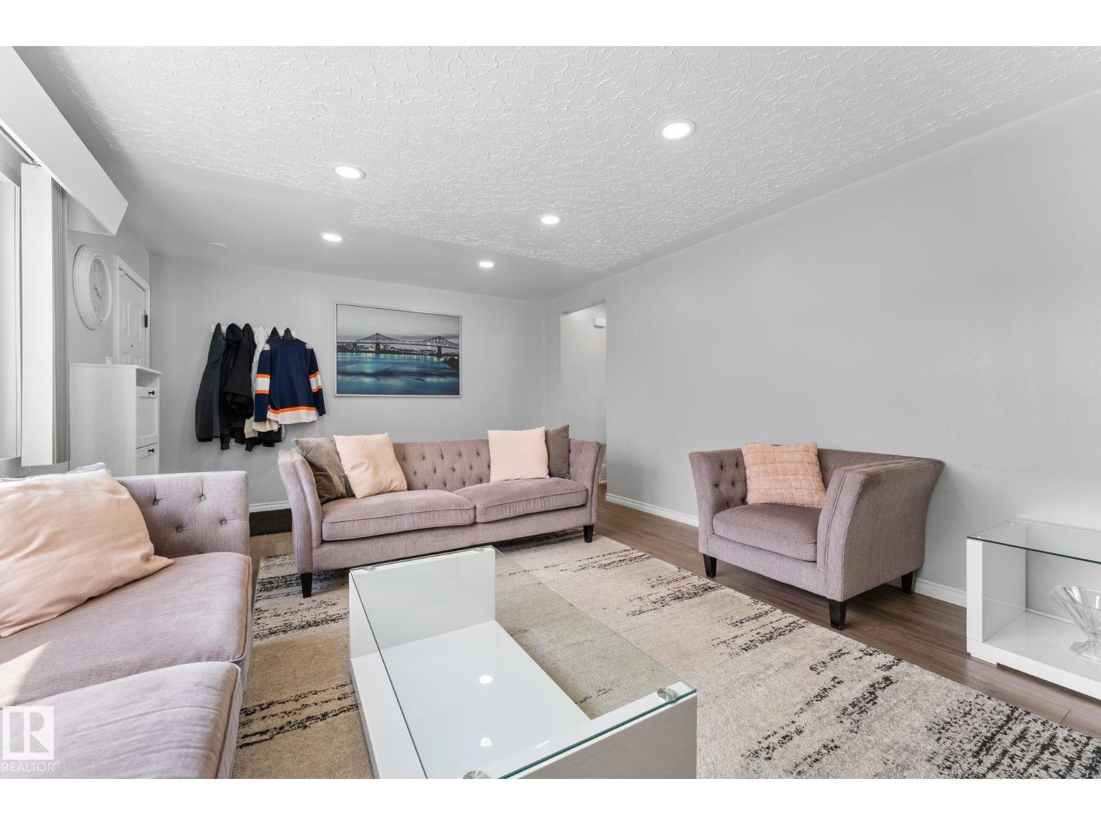 Photo 8 of 8216 133 A Av Nw, Edmonton AB