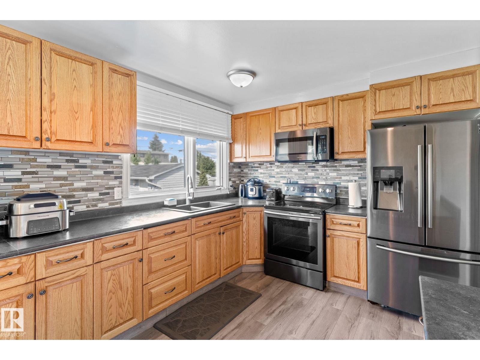 Photo 12 of 8216 133 A Av Nw, Edmonton AB