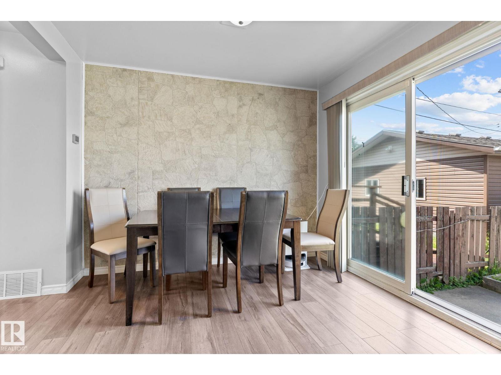 Photo 14 of 8216 133 A Av Nw, Edmonton AB
