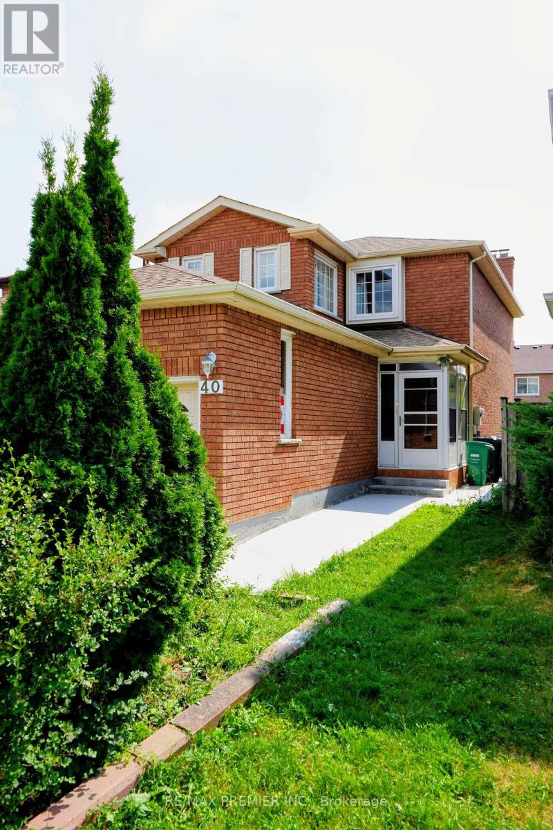 Photo 2 of 40 Kentucky Drive, Brampton ON