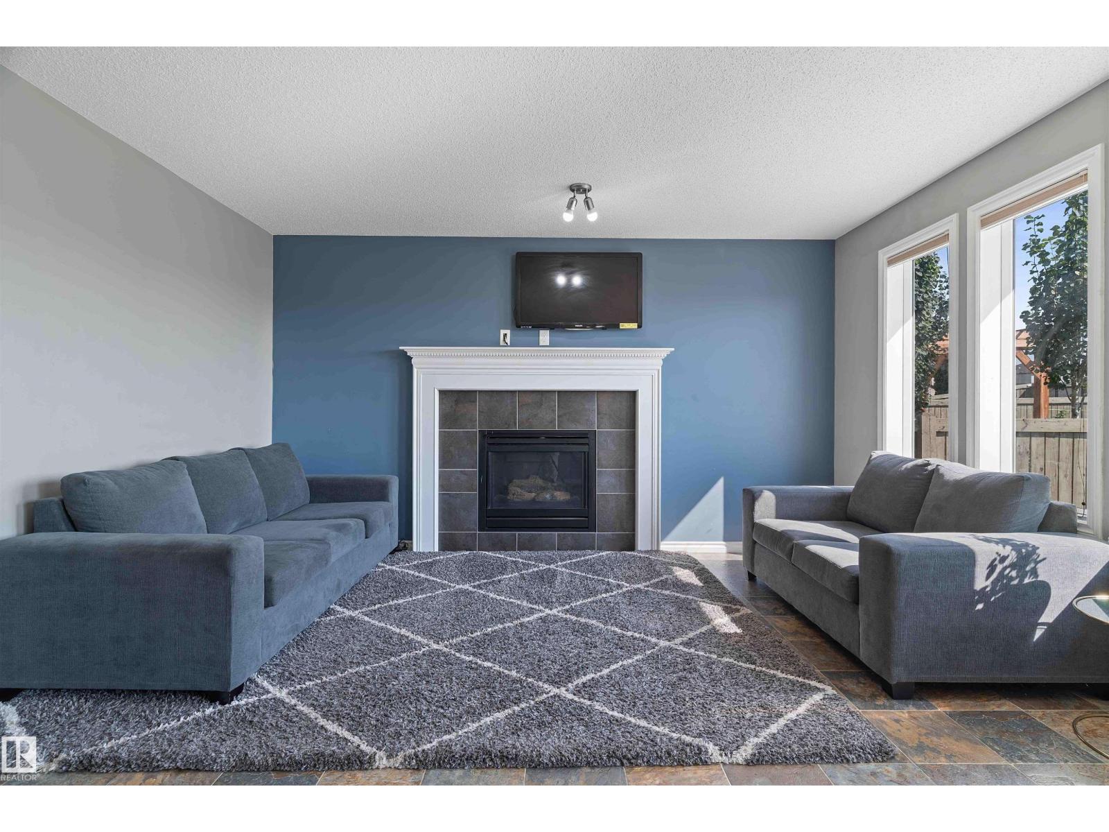 Photo 10 of 2921 18 A Av Nw, Edmonton AB