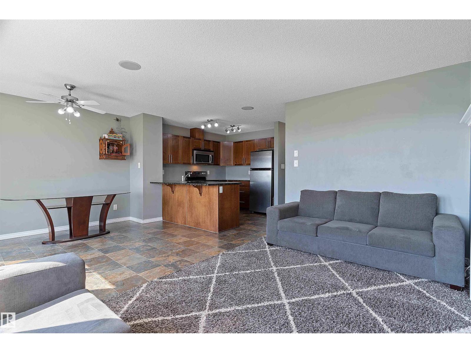 Photo 11 of 2921 18 A Av Nw, Edmonton AB