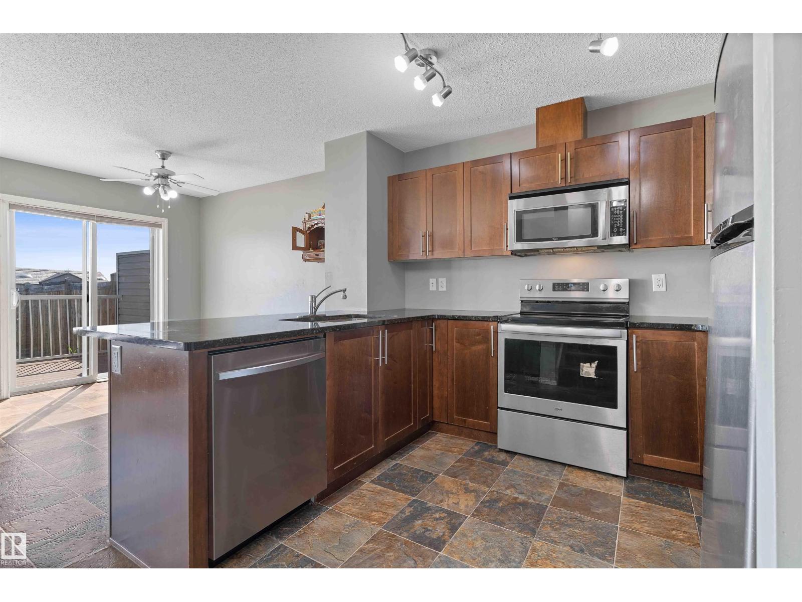 Photo 13 of 2921 18 A Av Nw, Edmonton AB