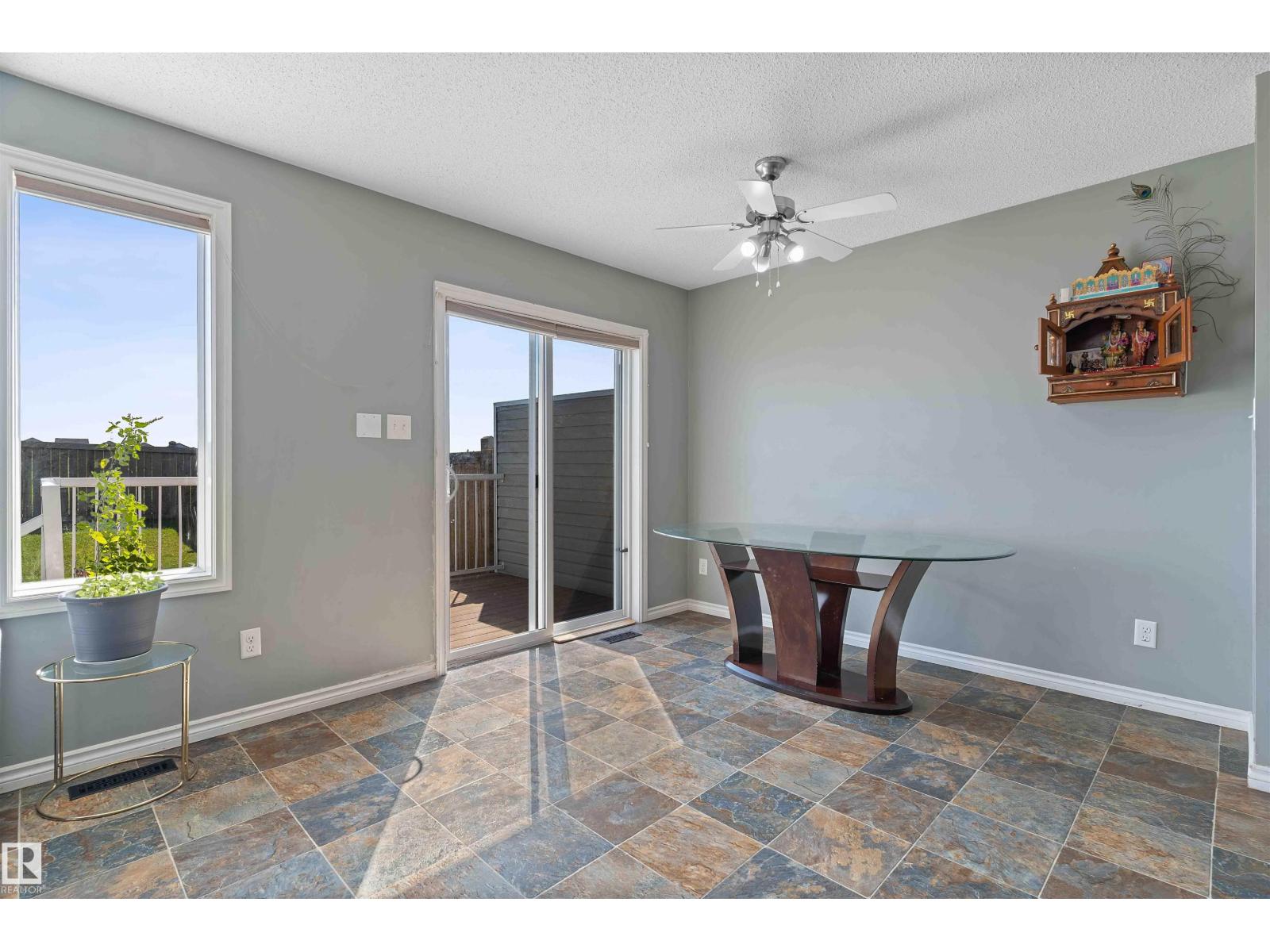 Photo 14 of 2921 18 A Av Nw, Edmonton AB