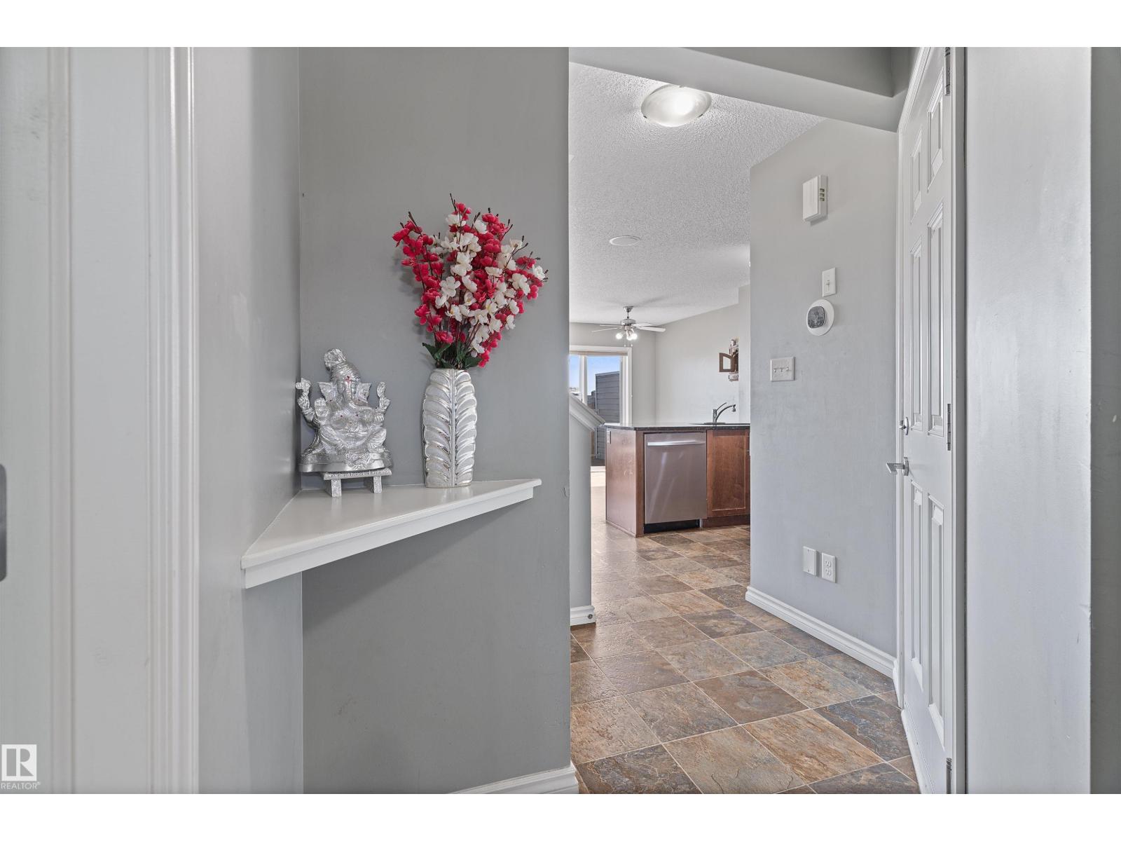 Photo 8 of 2921 18 A Av Nw, Edmonton AB