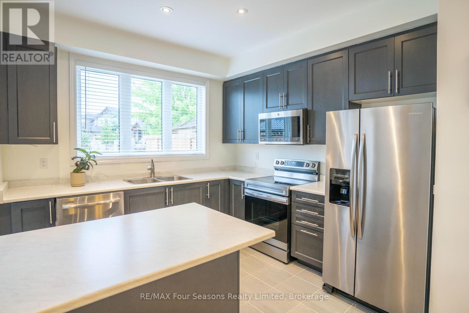 Photo 11 of 42 Lett Avenue, Collingwood ON