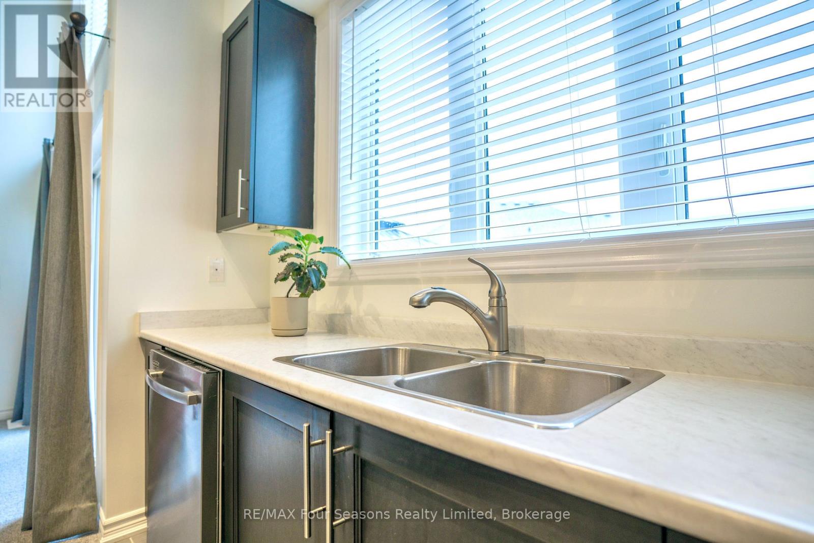 Photo 13 of 42 Lett Avenue, Collingwood ON