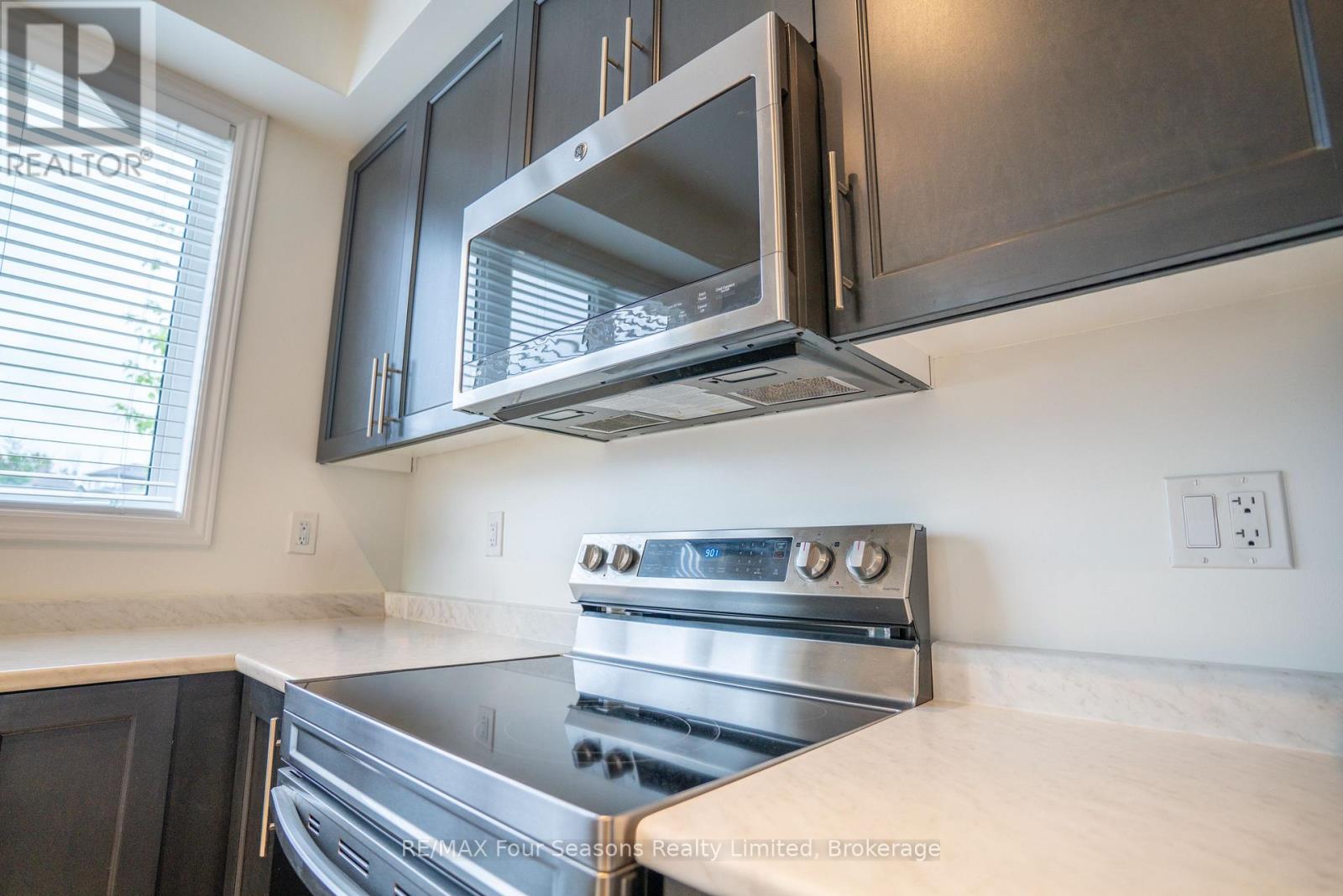 Photo 14 of 42 Lett Avenue, Collingwood ON