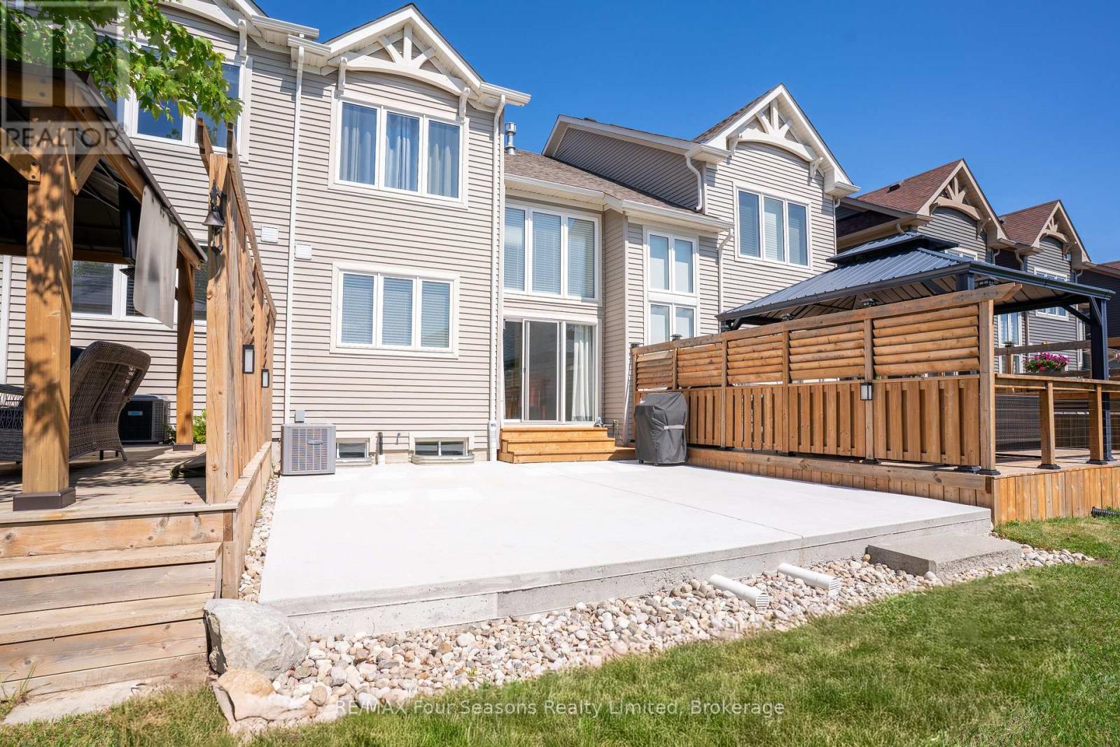 Photo 4 of 42 Lett Avenue, Collingwood ON