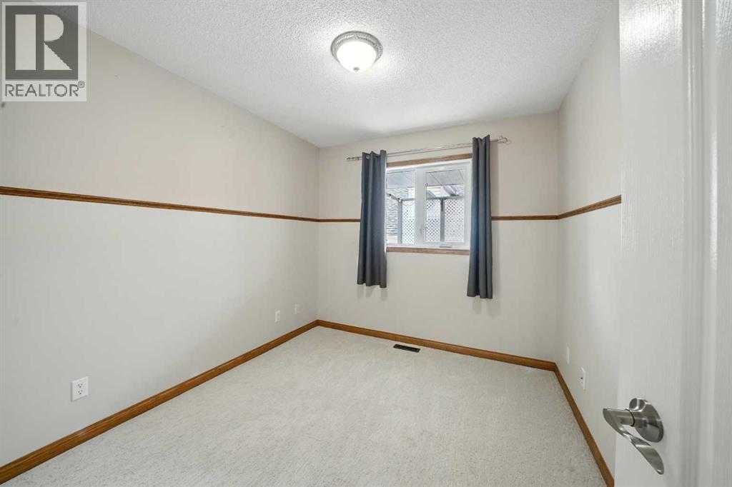 Photo 11 of 7 Kemp Avenue, Red Deer AB