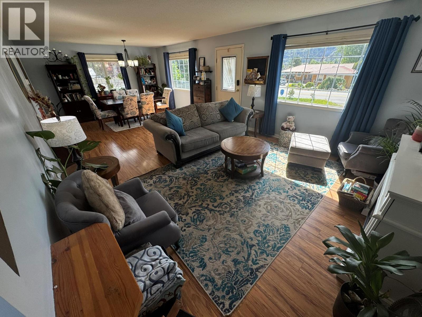 7137 TUCELNUIT Drive, Oliver