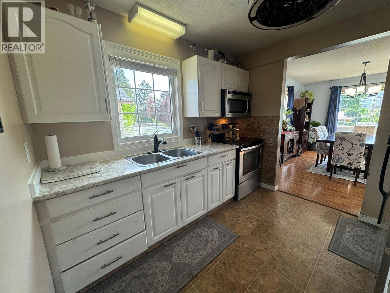 7137 TUCELNUIT Drive, Oliver