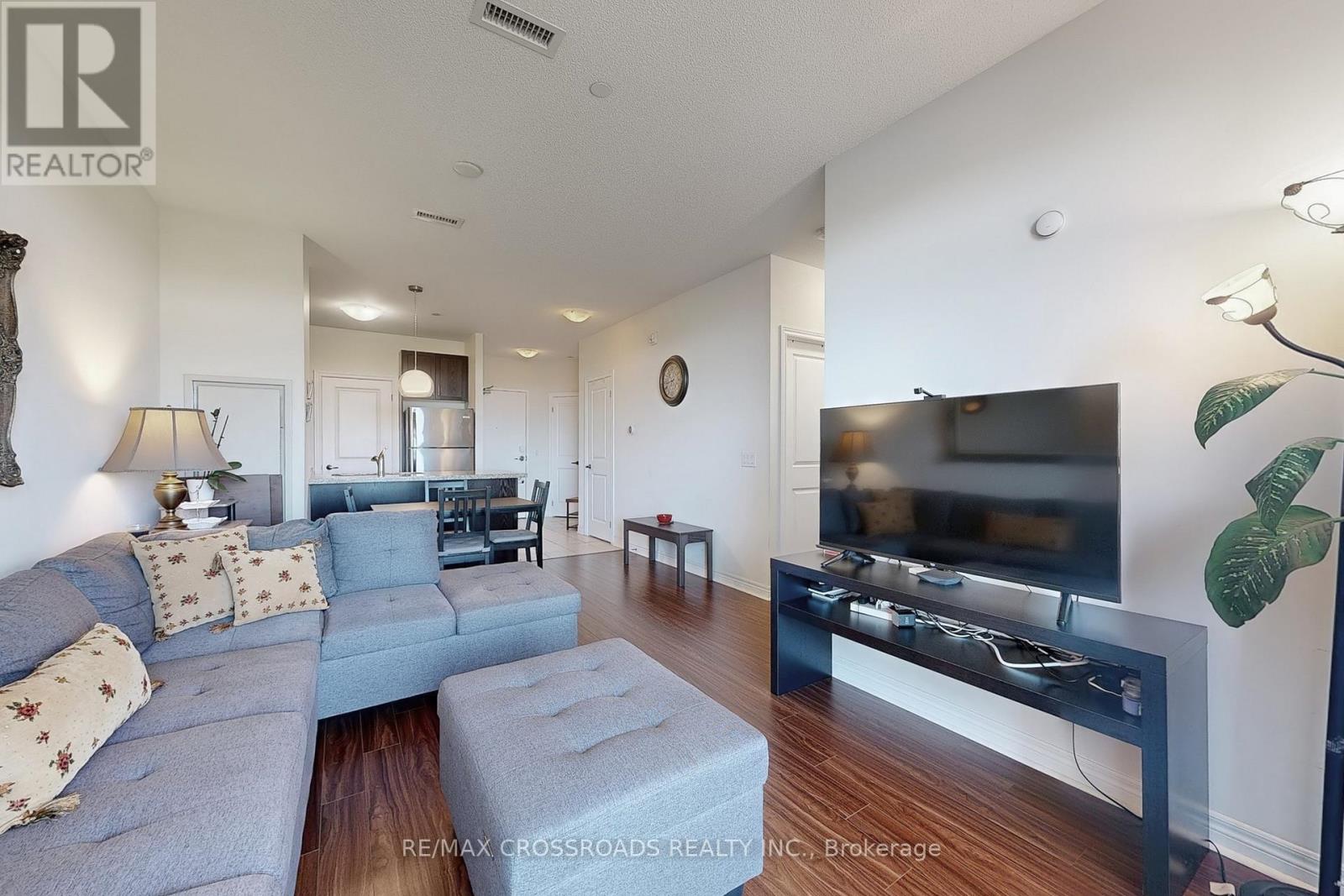 Photo 10 of 601 39 New Delhi Drive E, Markham ON
