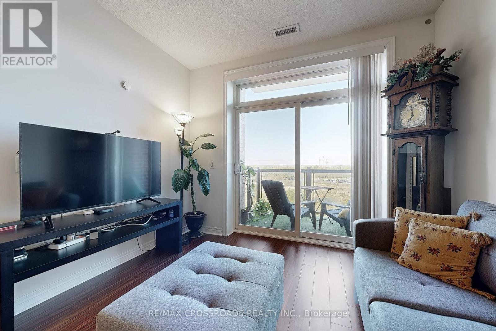 Photo 11 of 601 39 New Delhi Drive E, Markham ON