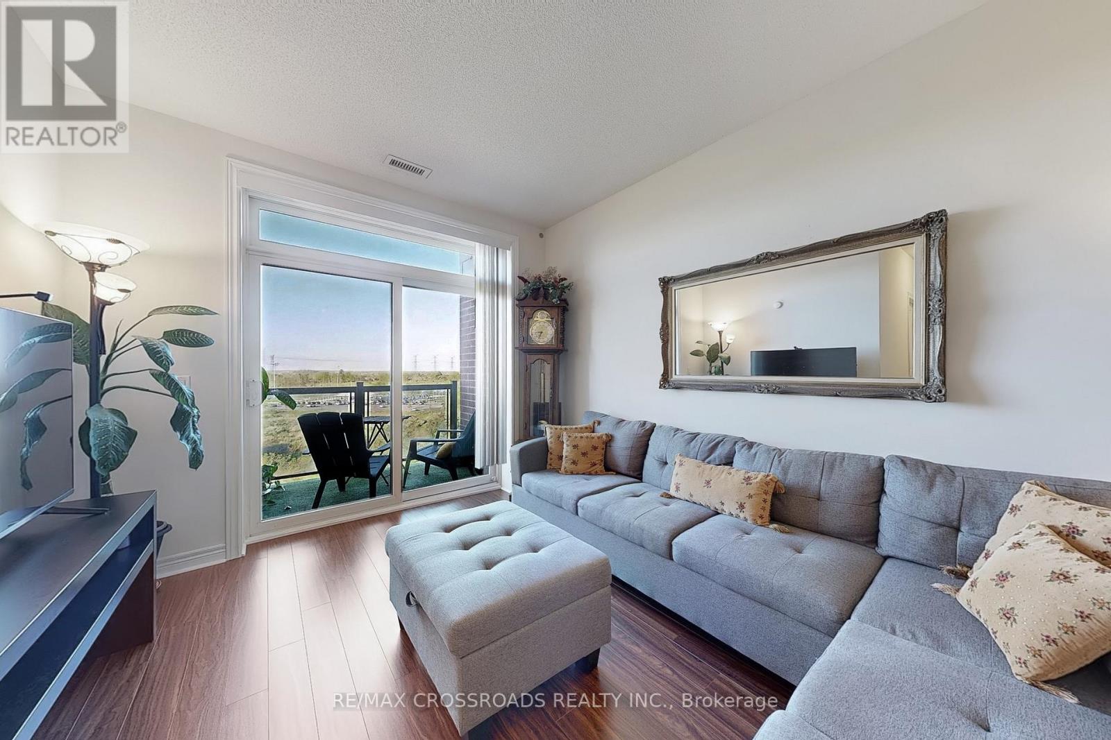 Photo 6 of 601 39 New Delhi Drive E, Markham ON