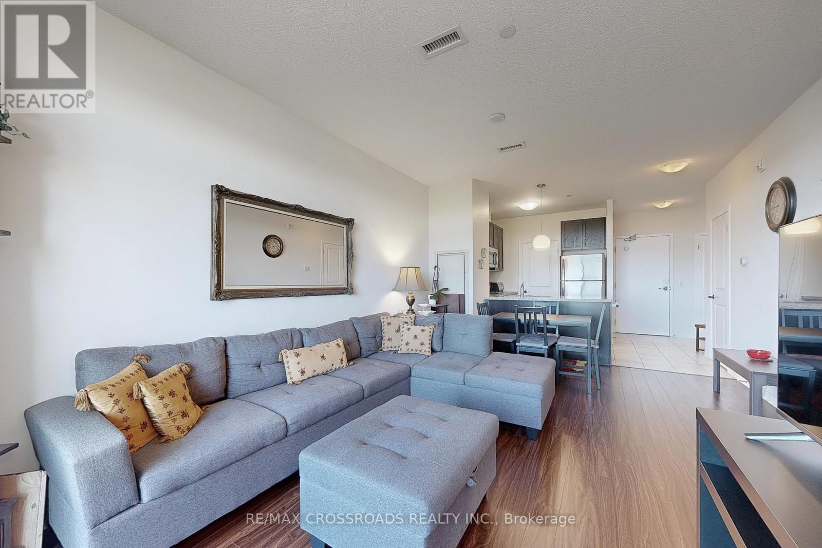 Photo 8 of 601 39 New Delhi Drive E, Markham ON