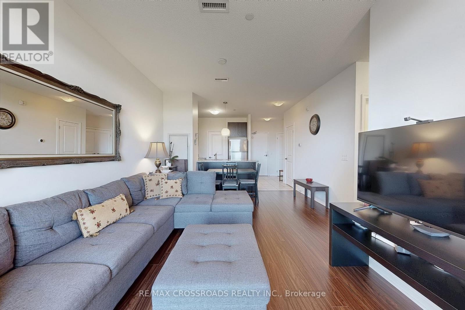 Photo 9 of 601 39 New Delhi Drive E, Markham ON