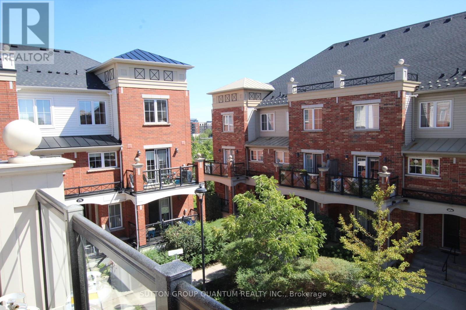 Photo 10 of 21 47 Hays Boulevard, Oakville ON