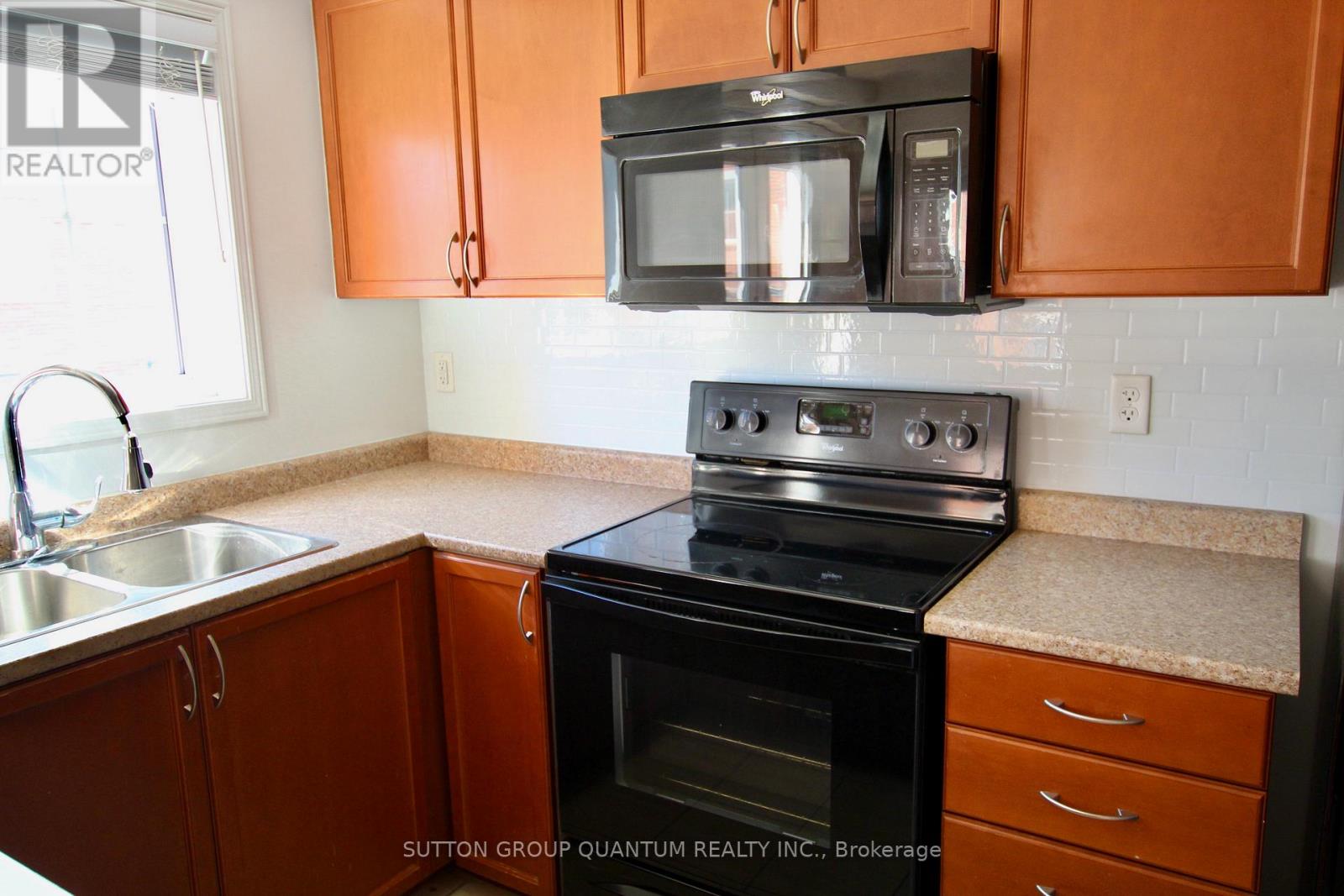 Photo 13 of 21 47 Hays Boulevard, Oakville ON
