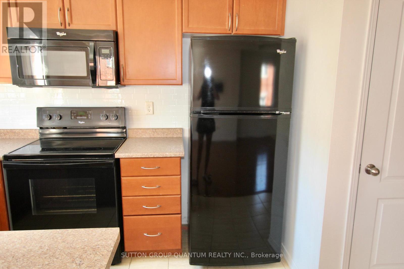 Photo 14 of 21 47 Hays Boulevard, Oakville ON