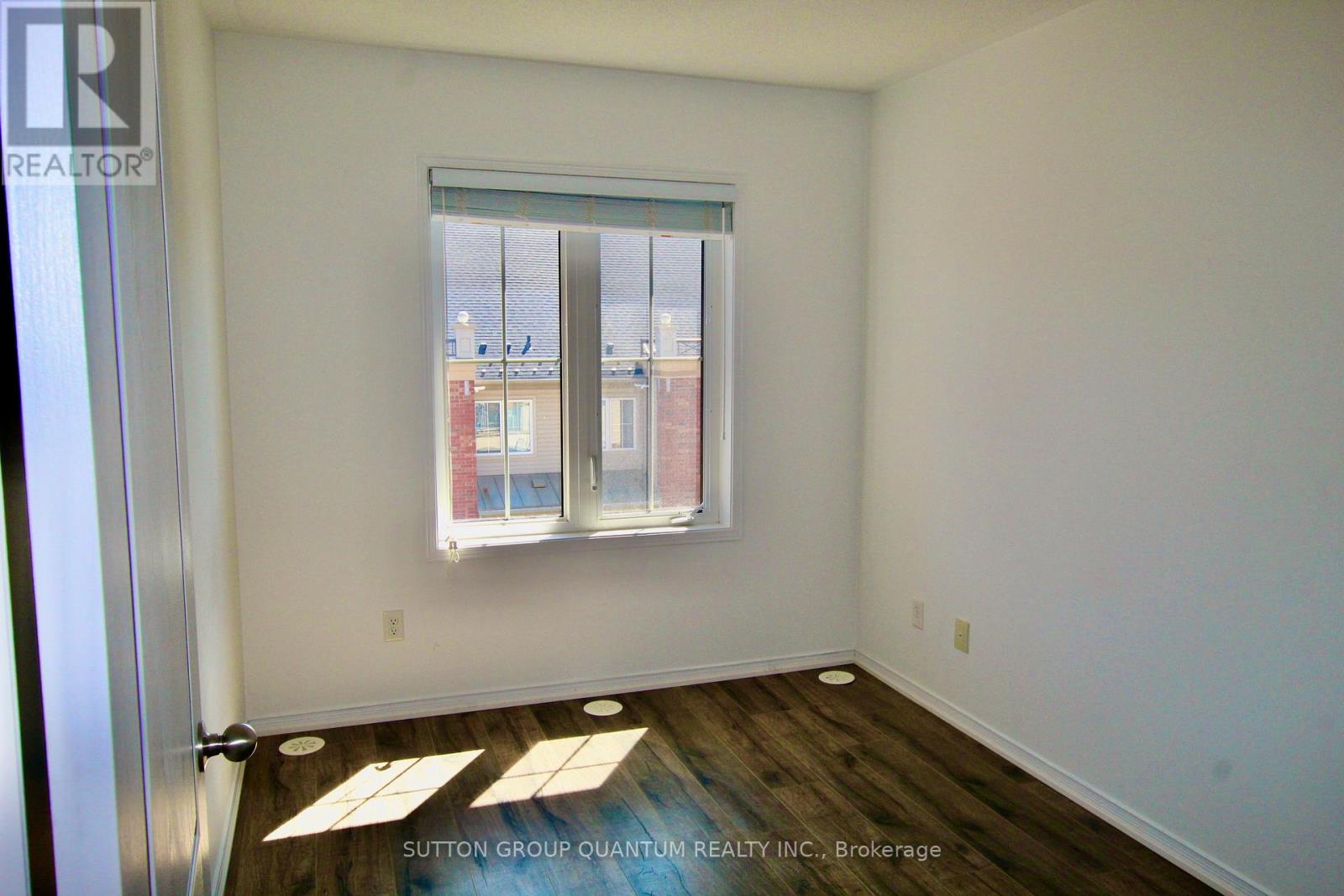 Photo 15 of 21 47 Hays Boulevard, Oakville ON