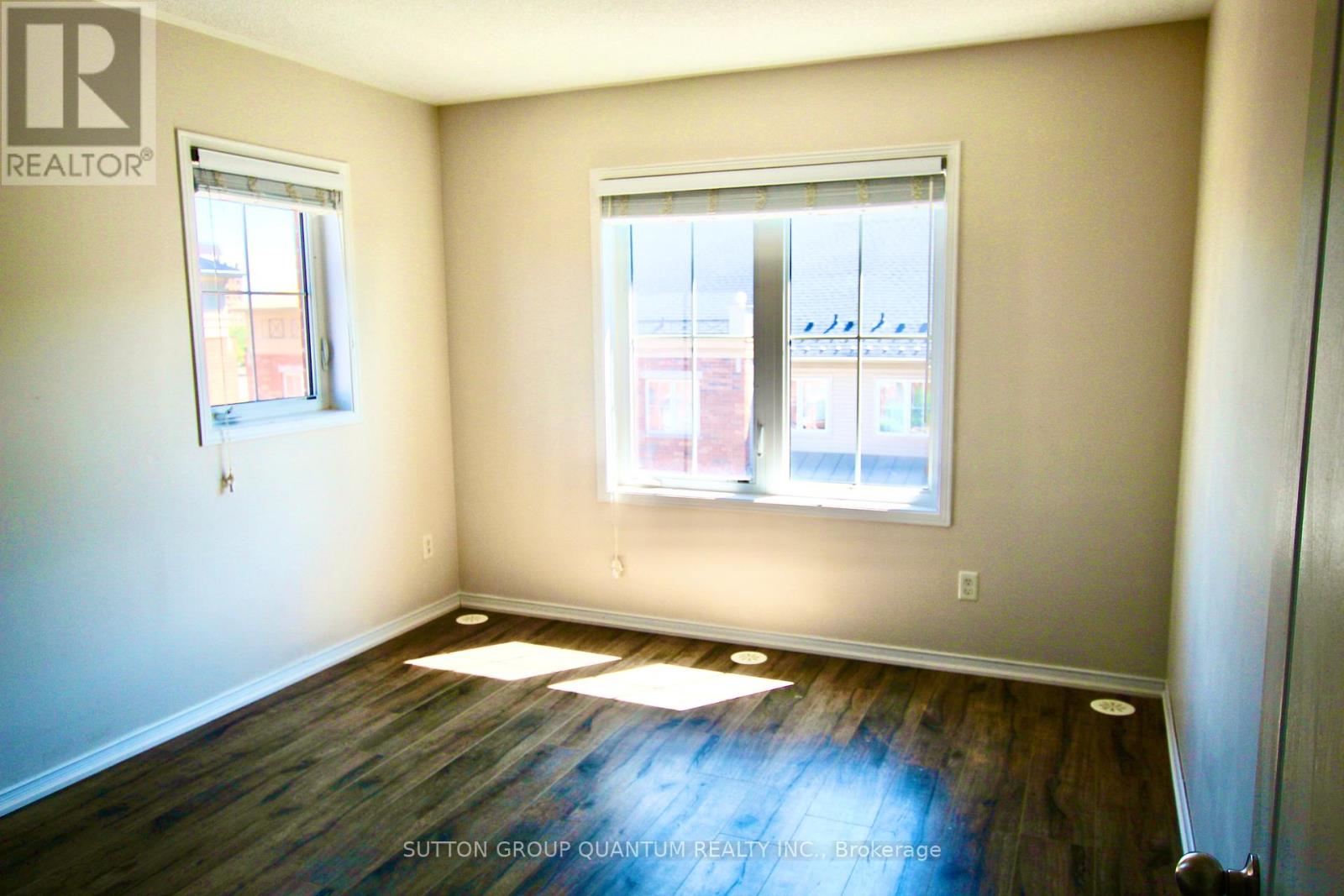 Photo 18 of 21 47 Hays Boulevard, Oakville ON