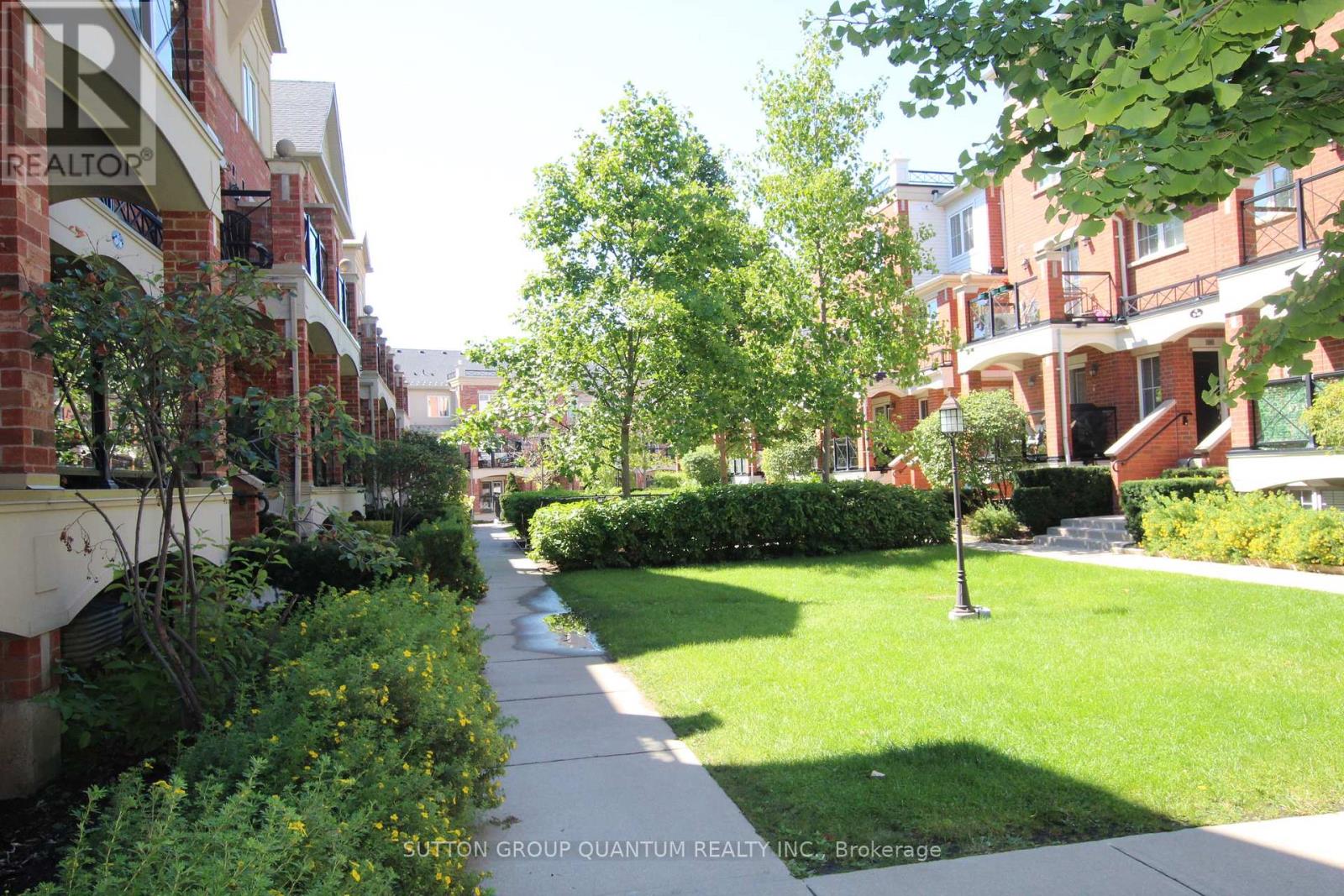 Photo 2 of 21 47 Hays Boulevard, Oakville ON